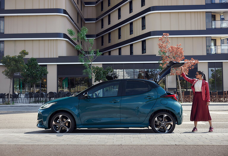 Elektrifierade bilar - hybridbilar, här en Toyota Yaris