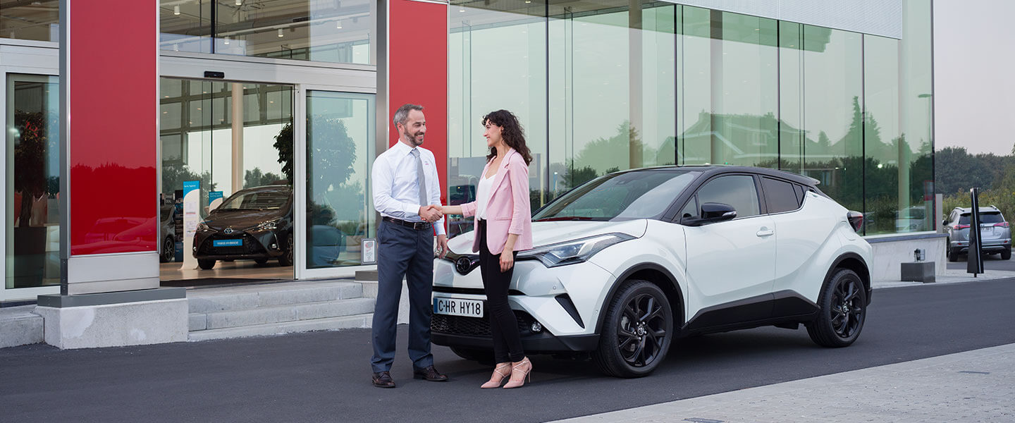 Tryggt bilköp med nybilsgaranti hos din Toyota-återförsäljare