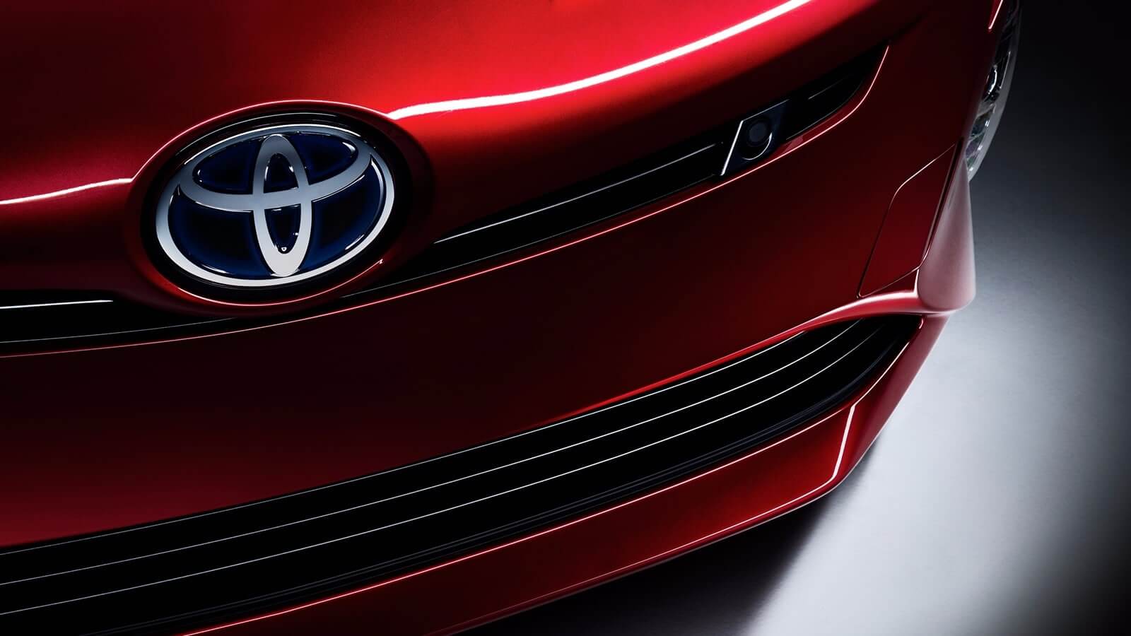 Front av röd Toyota Prius detaljer