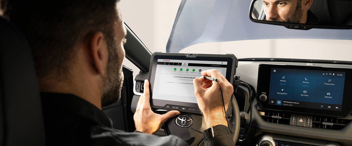Toyota / Motor Trend Service