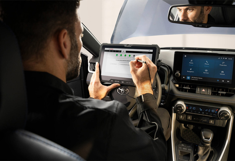 Toyota / Motor Trend Service