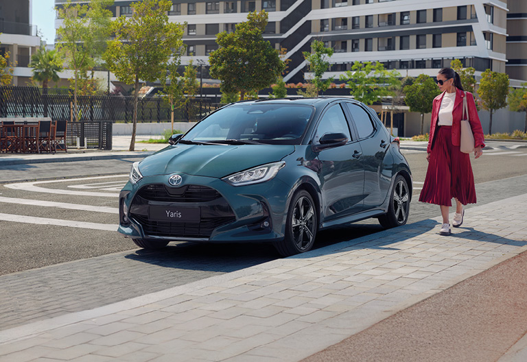 Toyota Yaris kampanj. Motor Trend.